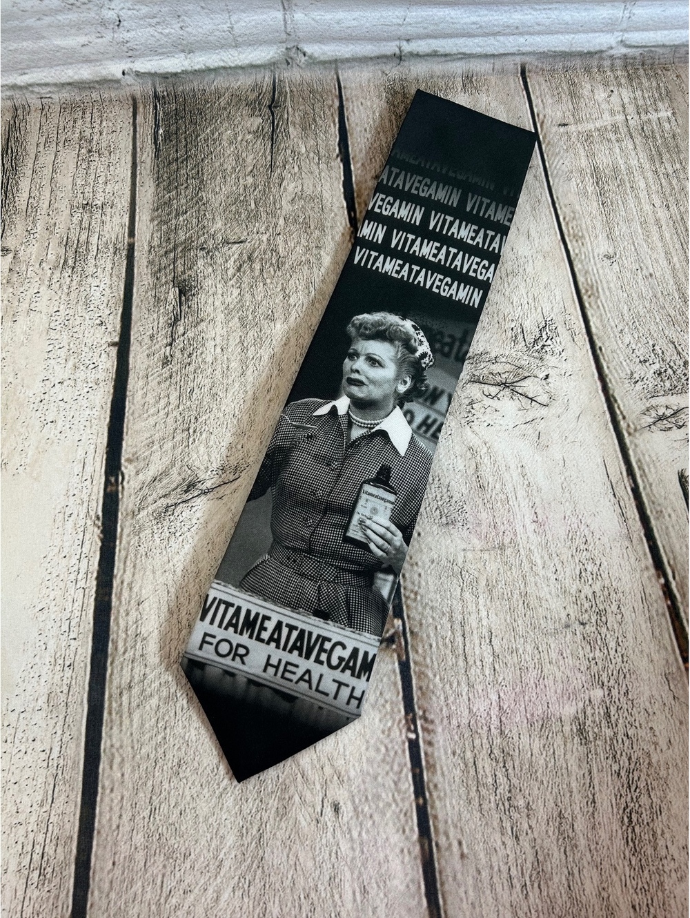 RALPH MARLIN & CO Men’s I Love Lucy - Vitameatavegamin Necktie